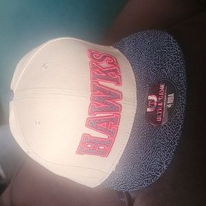Atlanta Hawks Ultra Game Cap, size adjustable, colors tan, red and black